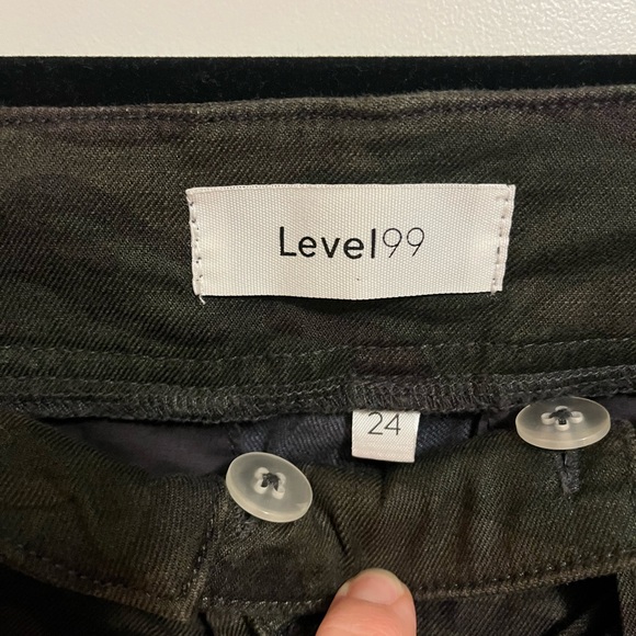 Level 99 Camo Crop Pants, size 24 - Picture 3 of 3